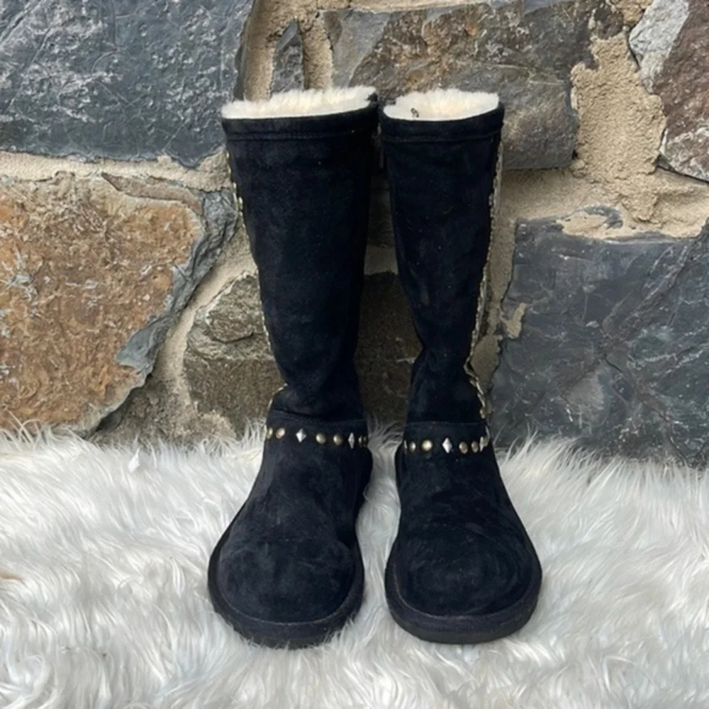 Ugg AVONDALE Black Suede Studded Shearling Boots size 6